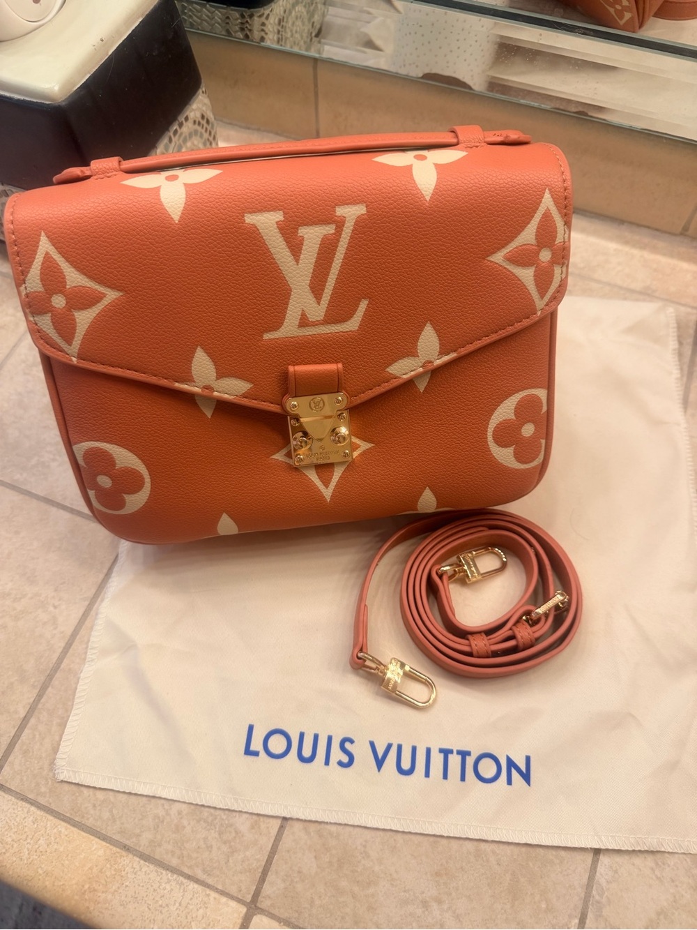 USED great condition LV pouchette